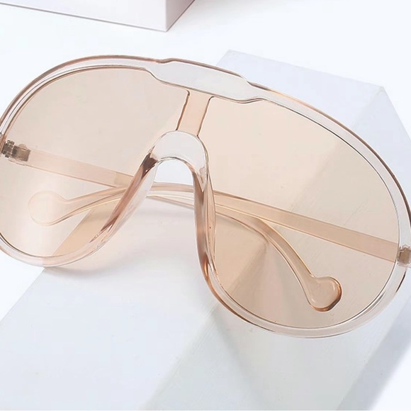 New Trendy Oversized Sunglasses - Picture 7 of 8